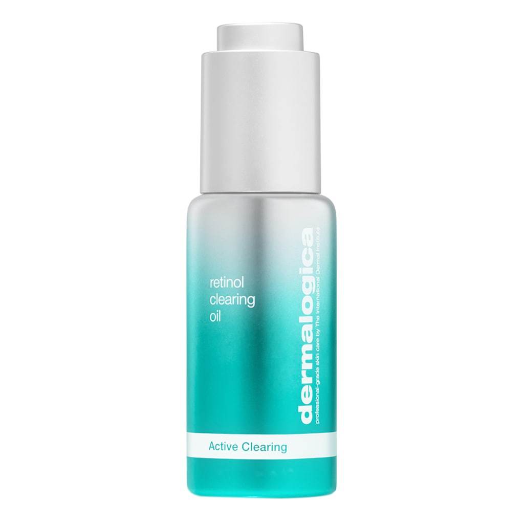 Flasche mit Retinol Clearing Oil auf weißem Hintergrund.