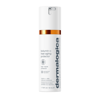 Una botella blanca de Biolumin-C Heat Aging Protector FPS 50 con complejo ThermaRadiance. La etiqueta destaca la vitamina C, las propiedades hidratantes para una luminosidad diaria y la protección solar de amplio espectro para una protección óptima de la piel.