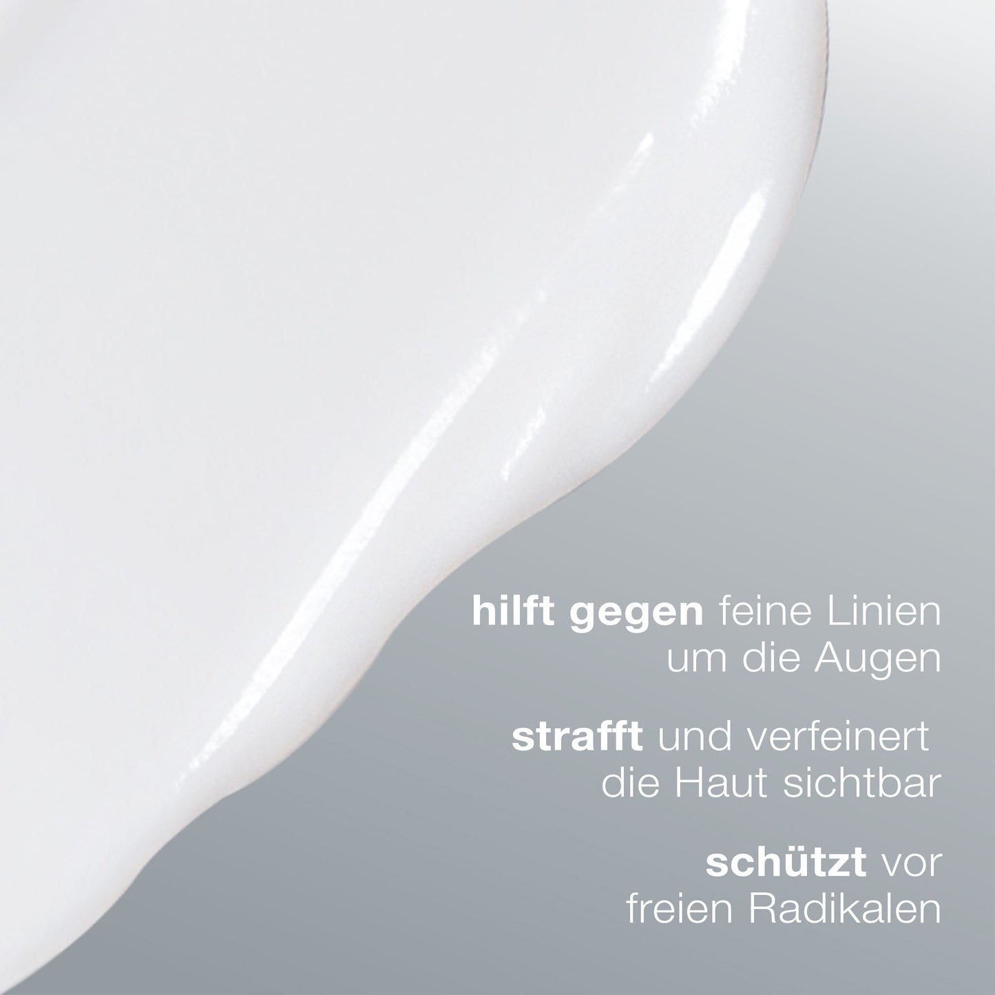 Nahaufnahme der weißen Cremetextur von MultiVitamin Power Firm auf hellem Hintergrund, mit deutschem Text, der straffende Augenkonturenpflege und speziellen Vitaminkomplex für effektive Anti-Aging-Pflege der empfindlichen Augenpartie hervorhebt.