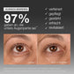 Vorher-Nachher-Fotos der Augenpartie einer Frau, die eine sichtbare Verbesserung der Hautstruktur nach vierwöchiger Anwendung des „Smart Eye Density Serums“ mit Wachstumsfaktorkomplex zeigen. Der deutsche Text hebt die Ergebnisse klinischer Studien und Vorteile wie „erhöhte Hautdichte in der Augenpartie“ hervor.
