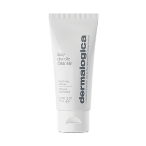 Muestra de lujo de un tubo de 15 ml de Limpiador Glicólico Diario, etiquetado como limpiador iluminador. Nota: Actualmente no disponible.