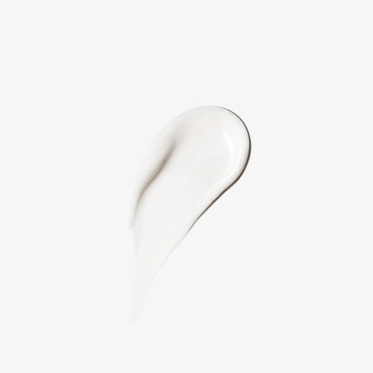 Eine Nahaufnahme einer weißen cremigen Substanz, möglicherweise Intensive Moisture Balance | Feuchtigkeitspflege-Lotion oder -Creme mit BioReplenish Complex, vor einem schlichten weißen Hintergrund.