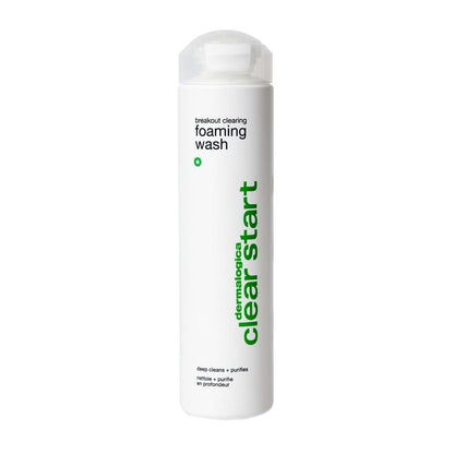 Weiße Flasche mit Aufschrift " Breakout Clearing Foaming Wash".