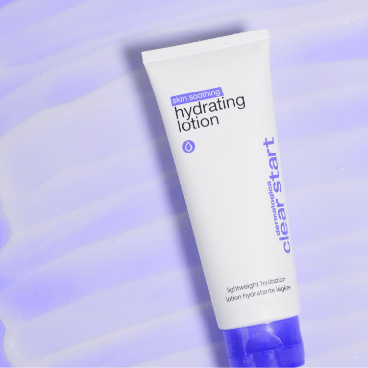 Tube " Skin Soothing Hydrating Lotion" von vor einem lila Hintergrund mit Schattenlinien.