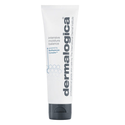 Tubo de crema hidratante Intensive Moisture Balance sobre fondo blanco.