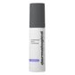 Flasche des Ultracalming Serum Concentrate auf weißem Hintergrund.